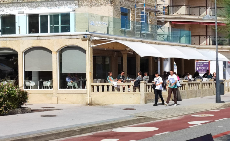 Estancias más cortas y con menos gasto, así está siendo el perfil del turista en Sanxenxo
