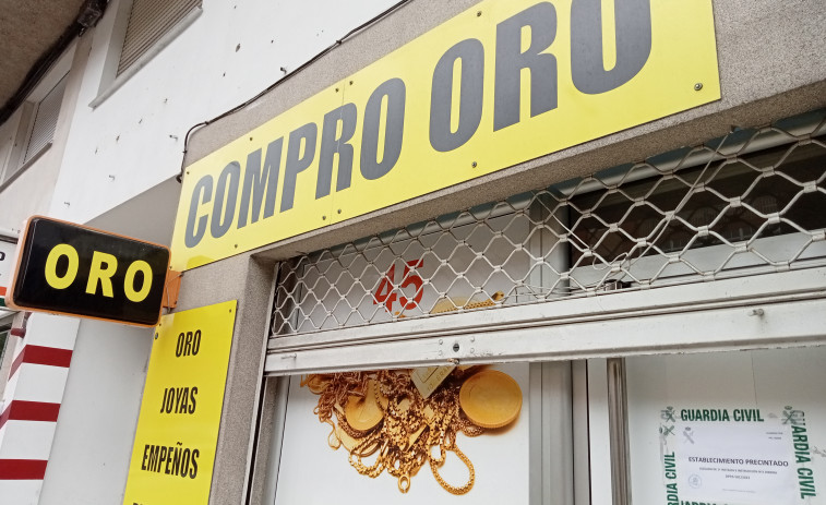 Precintado un negocio de compraventa de oro en Boiro por supuesto despacho de joyas robadas