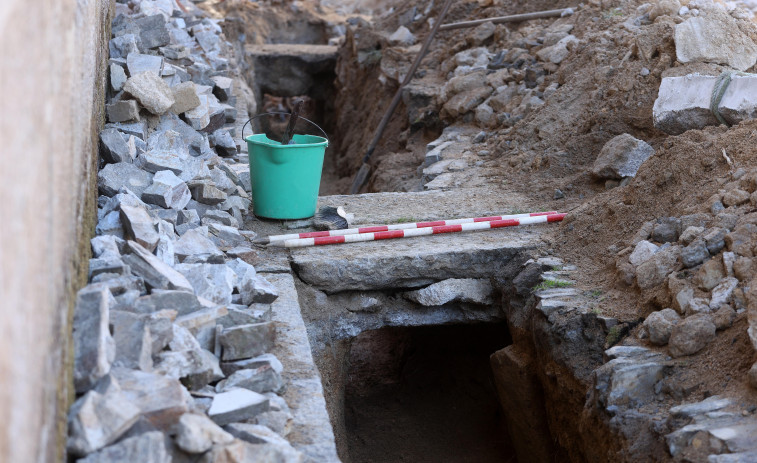 Cambados encuentra posibles restos de uno de los arcos desaparecidos de Fefiñáns