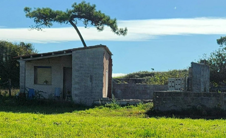 Reclaman a la APLU que se cumpla una sentencia para la demolición completa de una edificación en Vixán