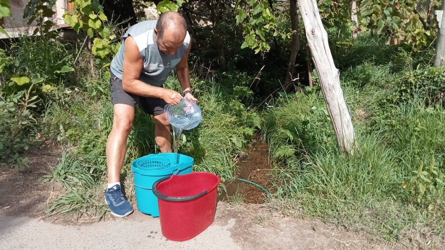 Los vecinos de As Carrouchas, en A Pobra, siguen reclamando la traída de agua después de más de 7 años