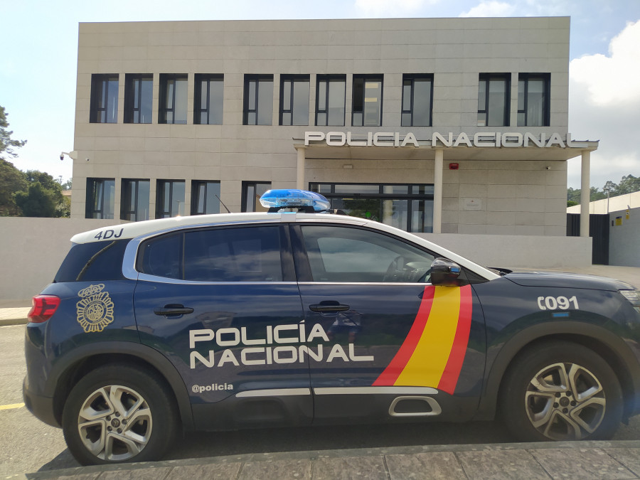 La Policía Nacional de Ribeira homenajeará a los excomisarios José Díaz y José García en la festividad de sus patrones