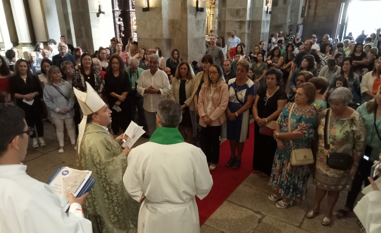 El arzobispo de Santiago estrena en Ribeira el inicio del curso de catequesis en la Diócesis