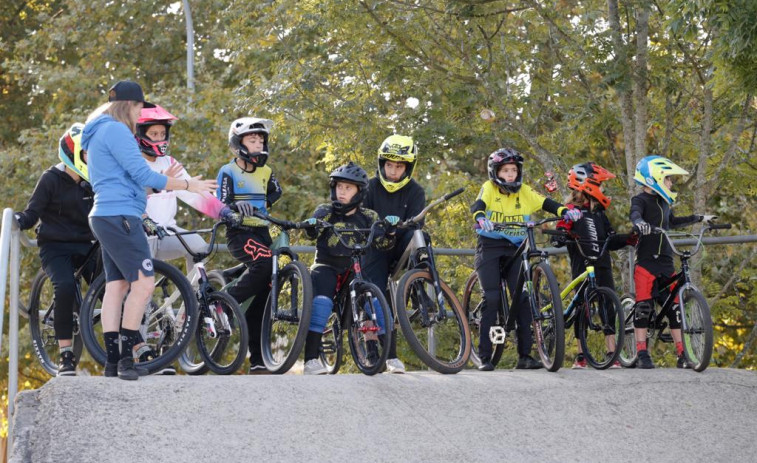 Giros imposibles en el “pump track” de Vilagarcía