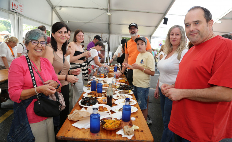 Los mejores manjares y ofertas del comercio local se citan en la Festa do Marisco que hoy entrega sus “Centolas de Ouro”
