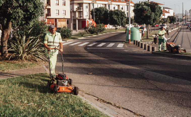 El Ayuntamiento de Ribeira comprará en el comercio local los materiales de trabajos de jardinería