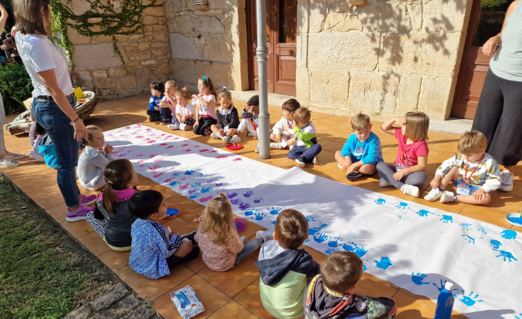 Escolares de Cambados conmemoran el Día da Nena con diferentes actividades