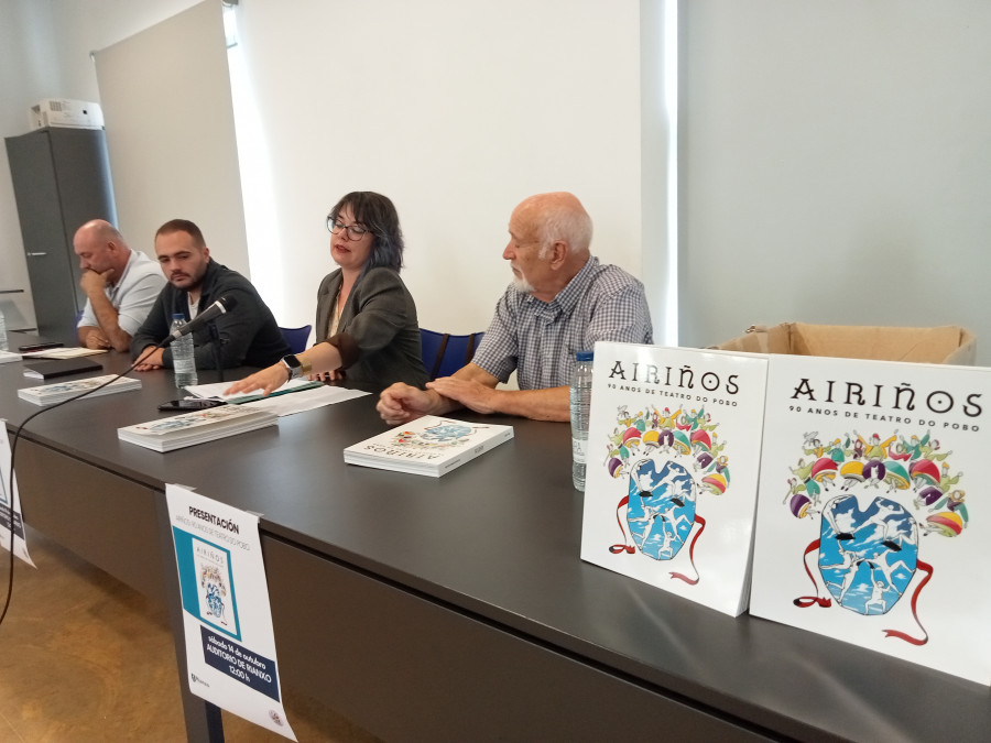 Airiños presenta en Rianxo el libro conmemorativo de sus 90 años de teatro del pueblo de Asados