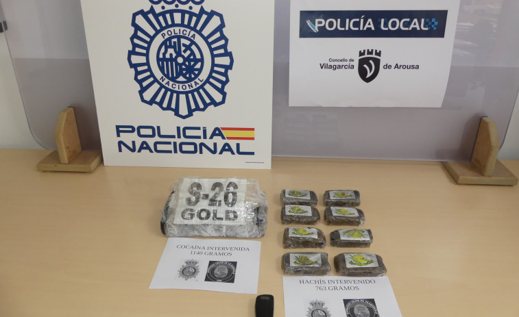 Detenidos dos vilagarcianos vinculados a un paquete de un kilo de cocaína y otro de 763 gramos de hachís