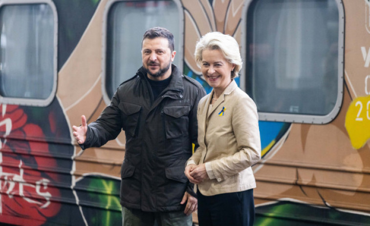 Zelenski recibe a Von der Leyen en la estación de trenes de Kiev