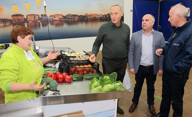 Dos ayudas financian mejoras en la plaza de abastos de Vilanova y la promoción de sus vendedores