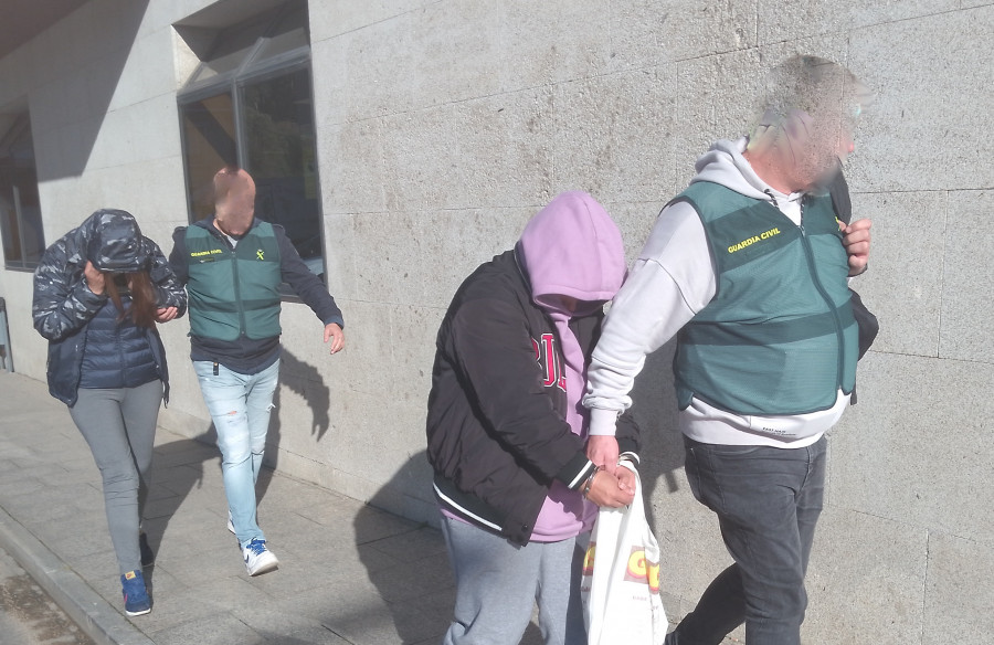 Detienen y envían a prisión a tres presuntos autores del atraco con violencia de marzo en la joyería Sande de Boiro