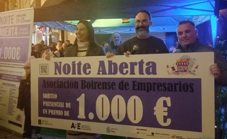Sandra Triñanes López ganó los 1.000 euros en bonos ABE de la Noite Abetta en Boiro