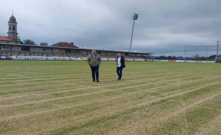 El Concello de Ribadumia y la Diputación mejoran el terreno de juego del campo de fútbol de A Senra