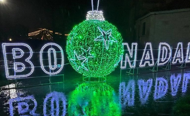 Más de 306.000 luces led iluminan la “decoración máis atractiva dos últimos anos” de la Navidad caldense