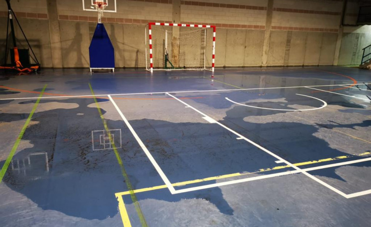 El PP de Boiro denuncia que la falta de mantenimiento en pabellones de deportes genera filtraciones de agua y riesgos