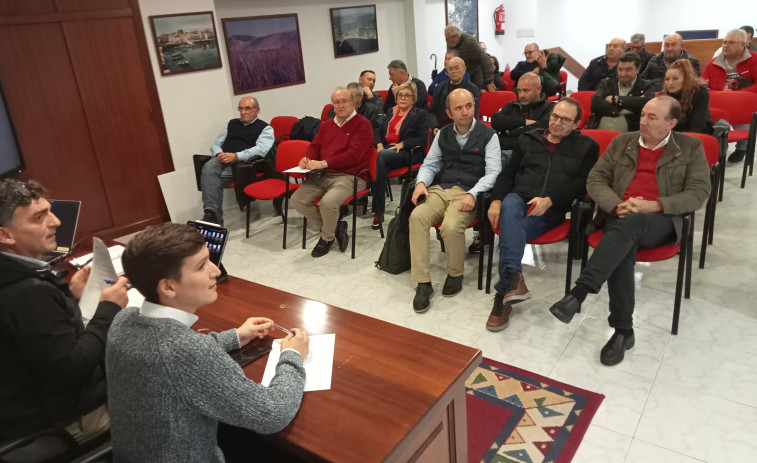 Empresarios trasladan al alcalde de Ribeira sus inquietudes sobre el polígono industrial de Pedras Vermellas