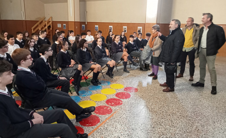 Tres exdiputados acercan la labor del Parlamento a escolares del colegio Sagrado Corazón de Jesús de Castiñeiras