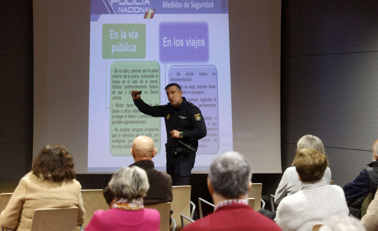 Vacúnate también en la red: La Policía Nacional de Vilagarcía da las claves frente a los ciberdelincuentes