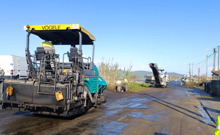 Comienzan los trabajos para el acondicionamiento y asfaltado de dos viales de O Telleiro en Noalla