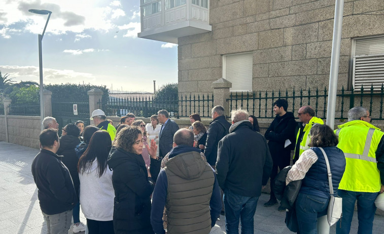 El Concello de Sanxenxo responde las inquietudes de los vecinos del entorno del mercado y la Rúa Madrid