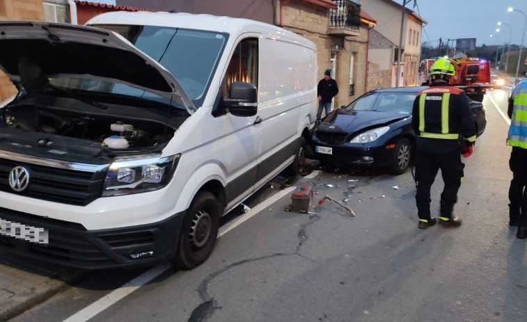 Un furgón aparcado atropella a un repartidor tras ser golpeado por otro vehículo en Palmeira