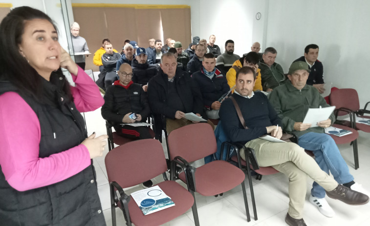 Unas 50 personas participan en unas jornadas de la OPP83 sobre riesgos laborales en pesca del cerco y arrastre