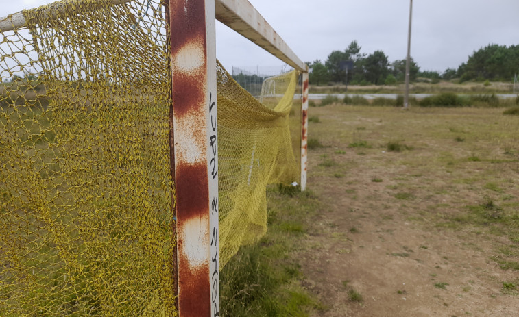 La ampliación de las pistas deportivas de los campos de Saamil, en Corrubedo, costará 102.181 euros