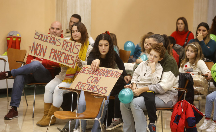 Las familias de Carril convocan una protesta por la retirada de una profesora de 3 años