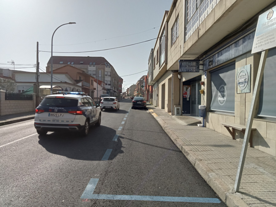 El Gobierno de Ribeira plantea soluciones para los “serios” problemas de aparcamiento en el centro de Aguiño