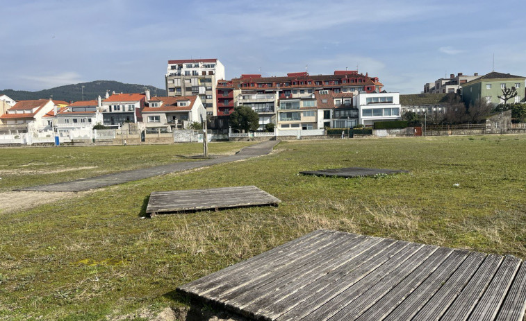 Costas se compromete a regenerar la playa antes del verano