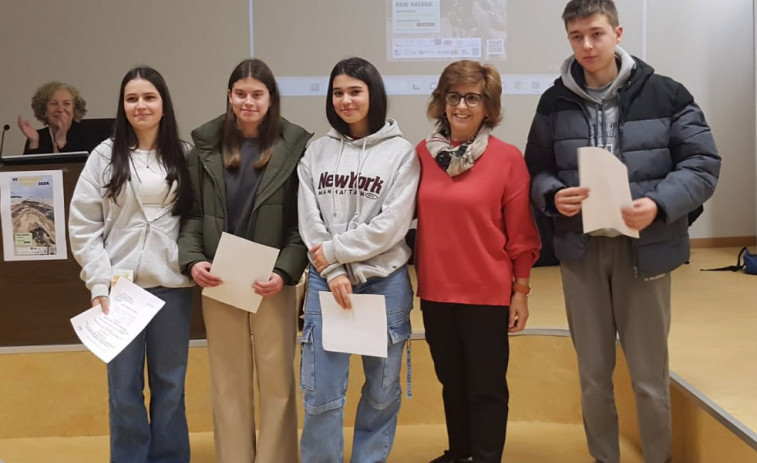 Alumnas de 4º de la ESO del IES Número 1 de Ribeira ganan el Premio de Mejor Grupo en la Olimpiada de Geología