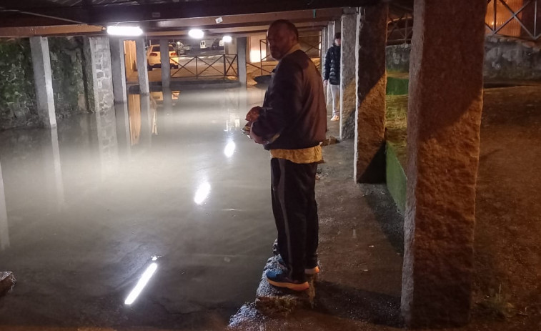 ¿Venecia o Vilaxoán? : El agua desborda en O Freixo y la zona del lavadero