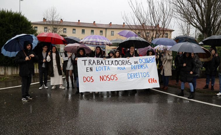 Las trabajadoras de Ribadumia no reciben réplica de DomusVi y estudian sus próximos actos de protesta