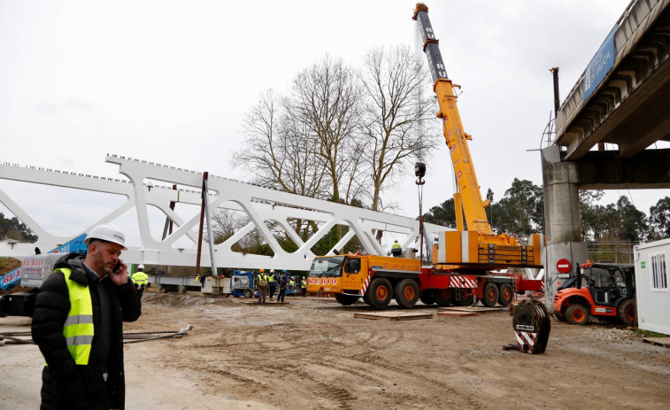 Infraestruturas espera abrir al tráfico en abril el nuevo puente de Pontearnelas