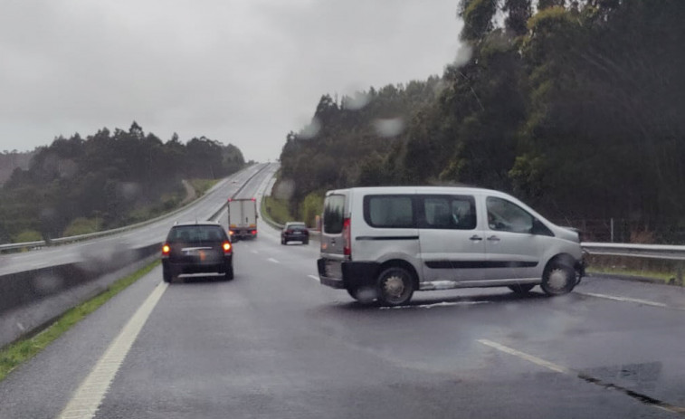 Registrado un doble accidente de tráfico en la Autovía do Barbanza, a su paso por Rianxo