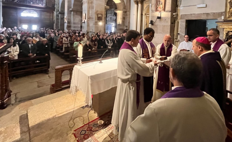 Seis parroquias se constituyen en la Unidad Pastoral de Ribeira en presencia del arzobispo de Santiago