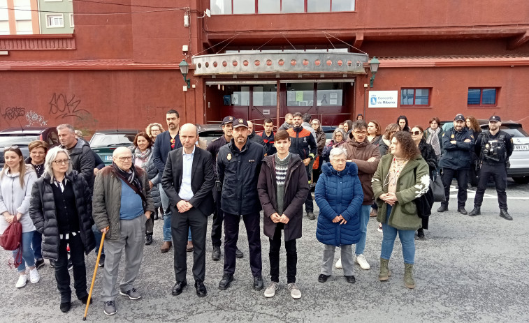 Ribeira guardó un respetuoso minuto de silencio en memoria de las víctimas del 11-M