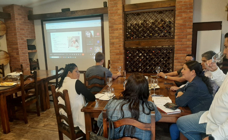 Los aguardientes y licores gallegos con IGP interesan a una franquicia de tiendas de vino de México