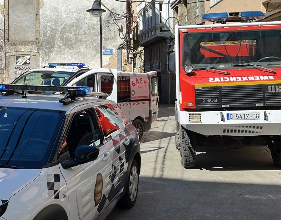 El aviso de un fuerte olor a gas en Bandourrío movilizó a Bomberos, Policía Local y GAEM de Ribeira