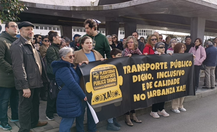 El alcalde de Ribeira buscará, junto a sus homólogos del resto de O Barbanza, hacer frente común a los problemas del transporte en bus