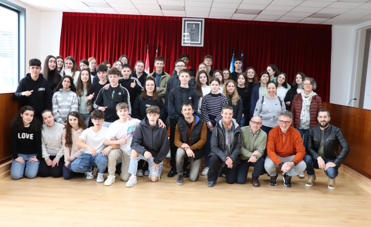 Catoira recibe a una veintena de alumnos de intercambio de Normandía