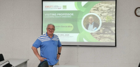 El profesor García Mira lleva el trabajo de la Universidade da Coruña a Filipinas