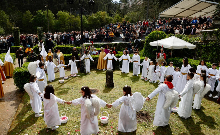 Meis despide sus escenas de Semana Santa y da paso a la Romería das Cabezas