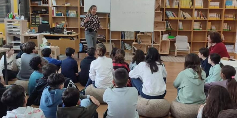 Los centros educativos de Boiro acogen talleres de regueifas, que rematarán en mayo con una gala