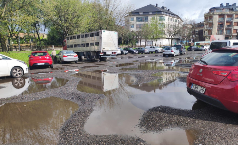 Usuarios critican el mal estado del parking público de A Tafona tras las lluvias