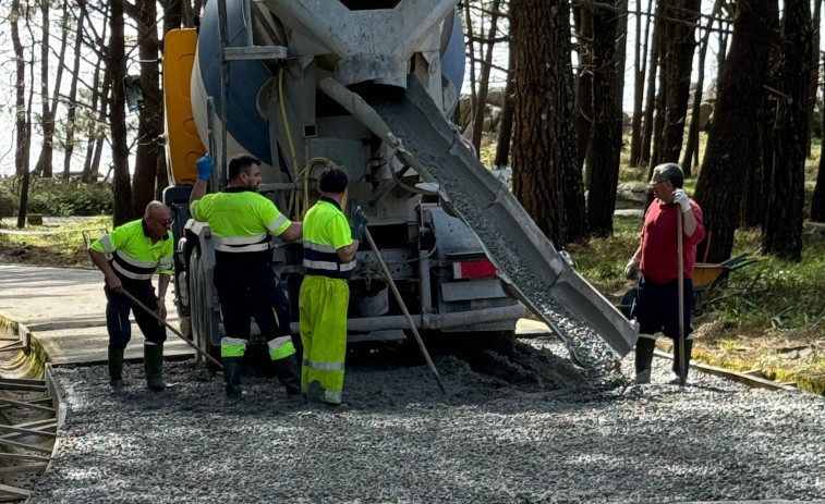 A Illa abrirá este fin de semana el vial al campo de A Bouza y cerrará otro tramo a partir del lunes