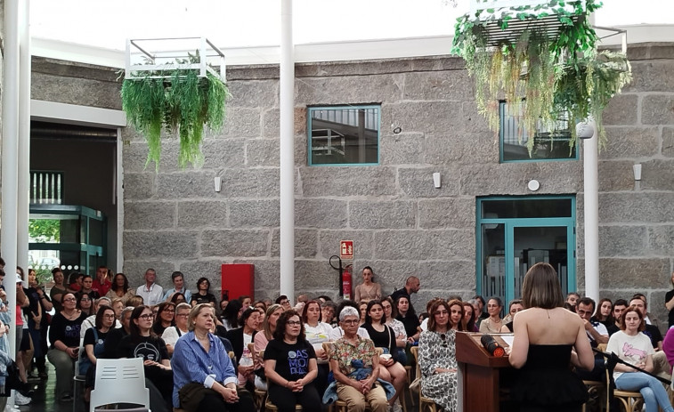 El Multiusos arropa a As Moiras, primer colectivo feminista de Moraña, en su puesta de largo