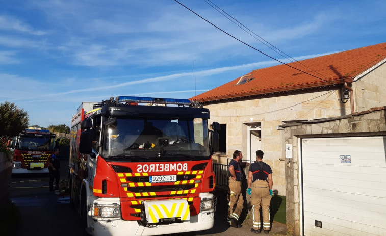 Un grave incendio en una casa de Vilanova deja un herido por inhalación de humo
