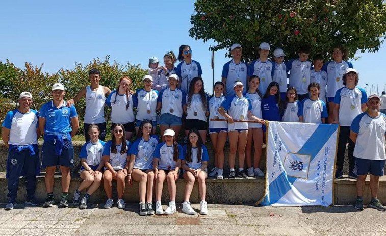 Los bateles de Arousa arrasan con 7 títulos y 19 podios en el Campeonato Gallego